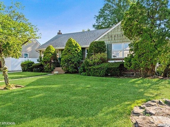 3rd image of 713 Francis Dr