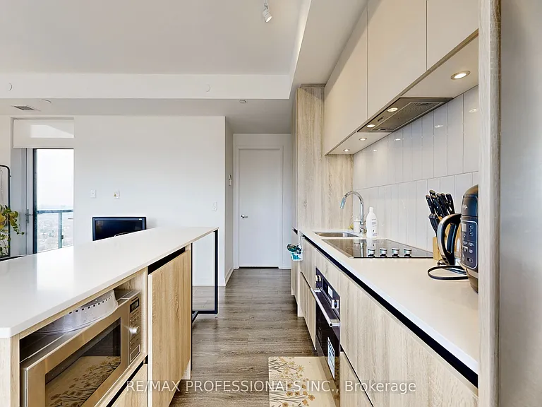 7950 Bathurst St #B2304 — Photo 20