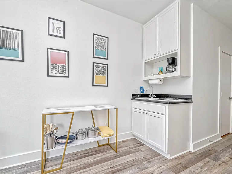 2112 Harold St — Photo 11