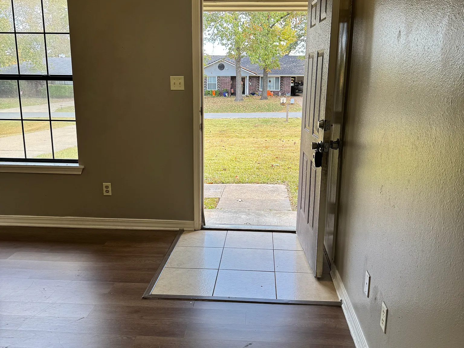 10376 McElroy Dr — Photo 2