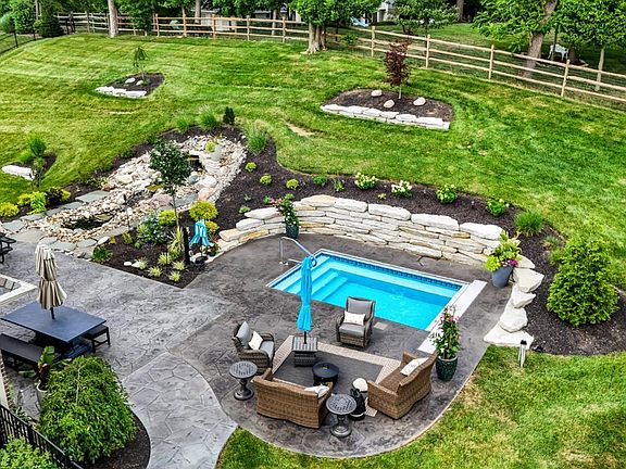 3rd image of 7574 Copper Creek Ln
