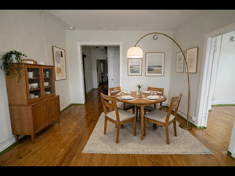 Brownstone — Photo 3