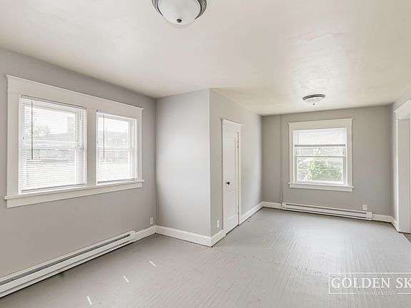 3rd image of 611 W Jackson St APT 1