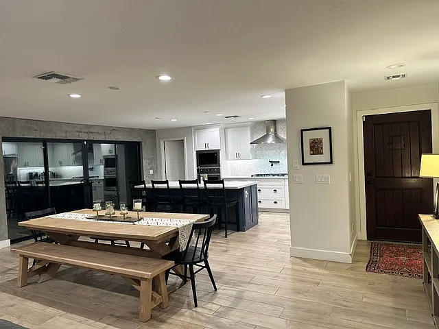 301 E Royal Palm Rd — Photo 1