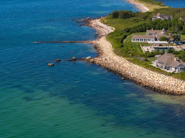 112 Racing Beach Avenue, Falmouth, MA 02540