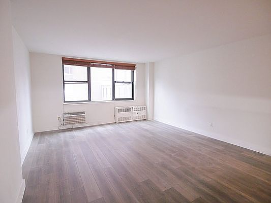 4th image of 359 E 62nd St APT 4E