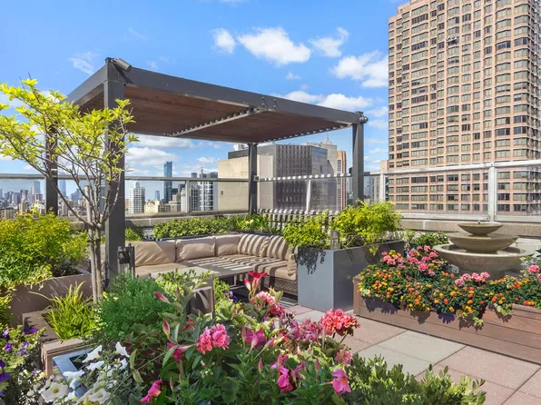 300 East 40th Street image 9 of 14