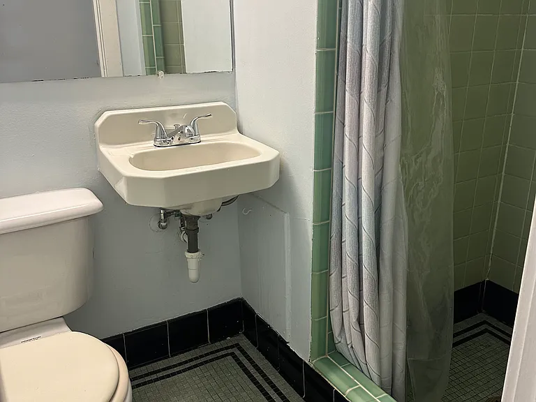 40 Riverside Dr #2R — Photo 6