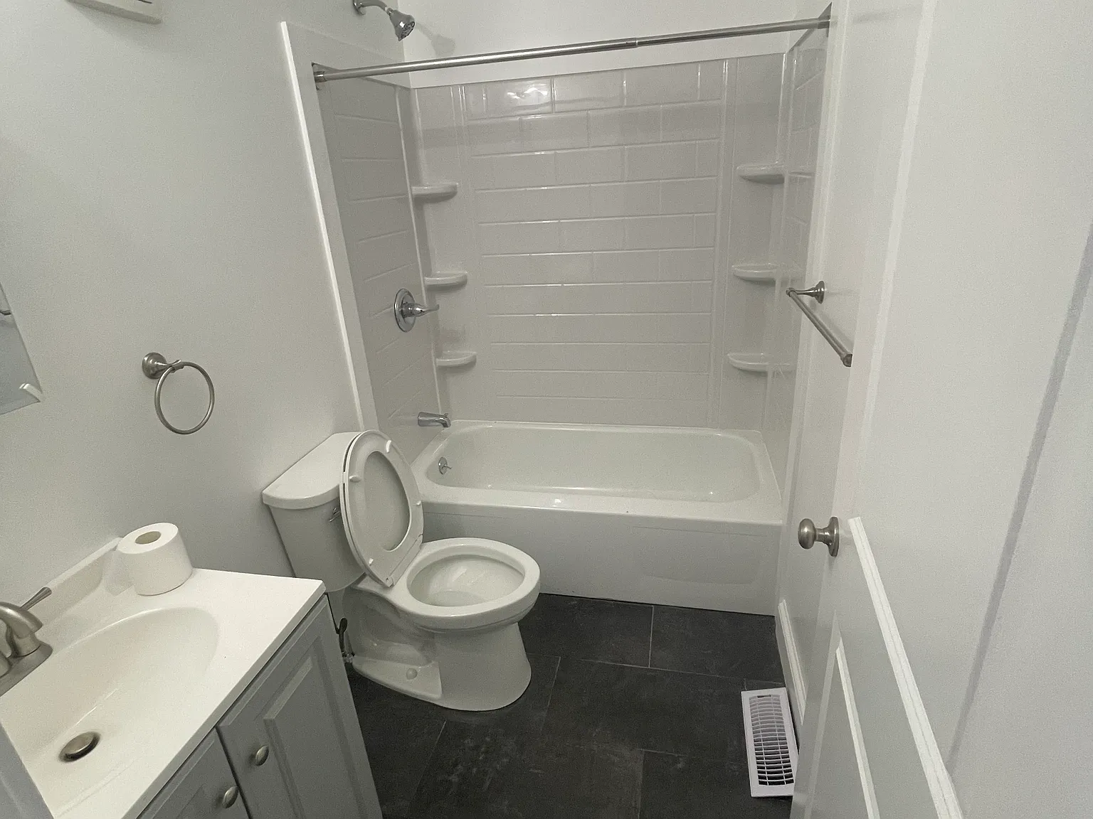 2 bed, 800 sqft, $2,075 — Photo 4