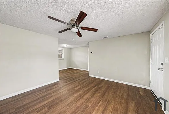 5608 E 29th Ave — Photo 10