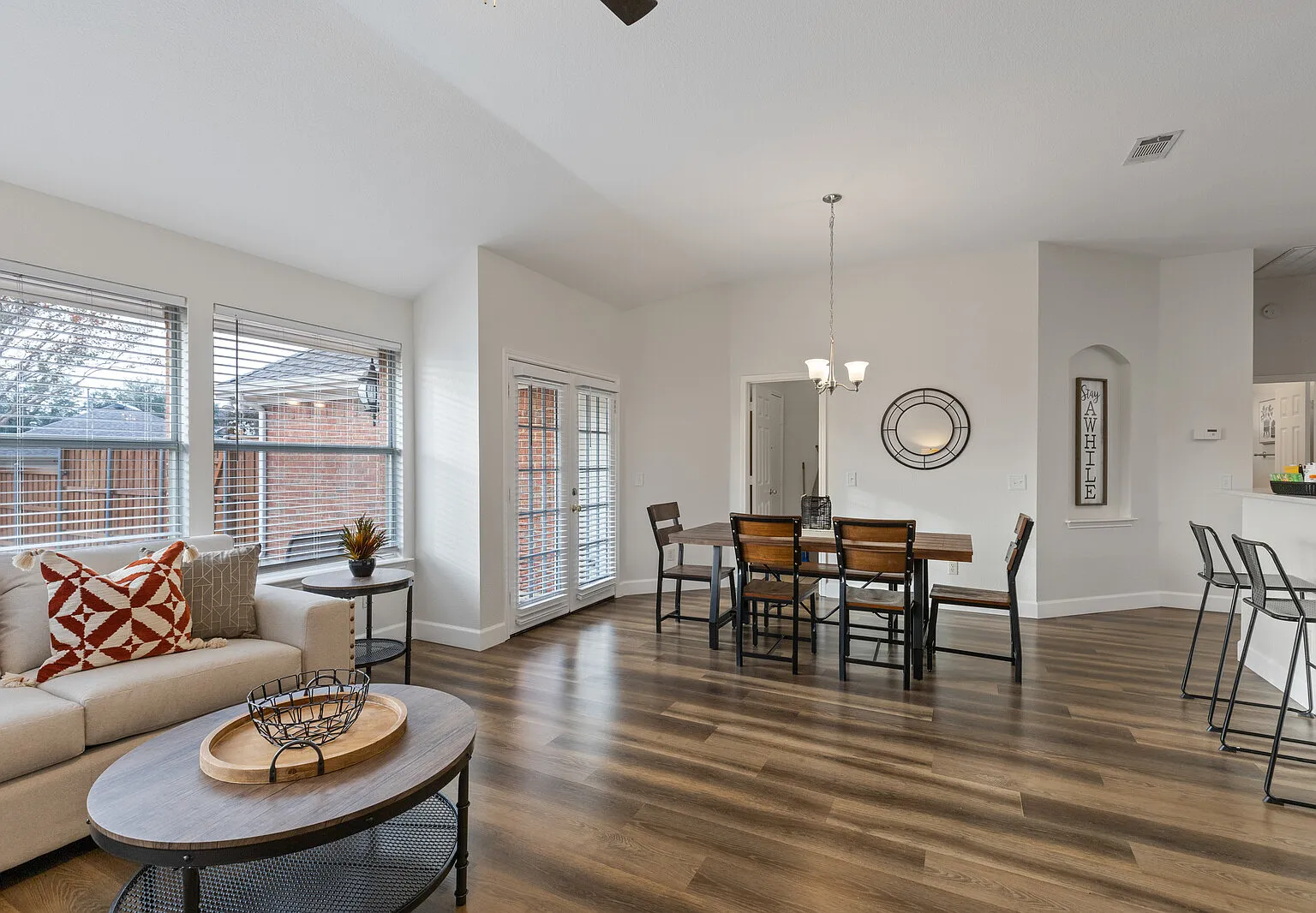 4 bed, 1843 sqft, $7,711 — Photo 4