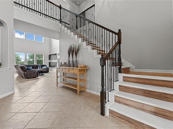 5th image of 113 Briarwood Dr