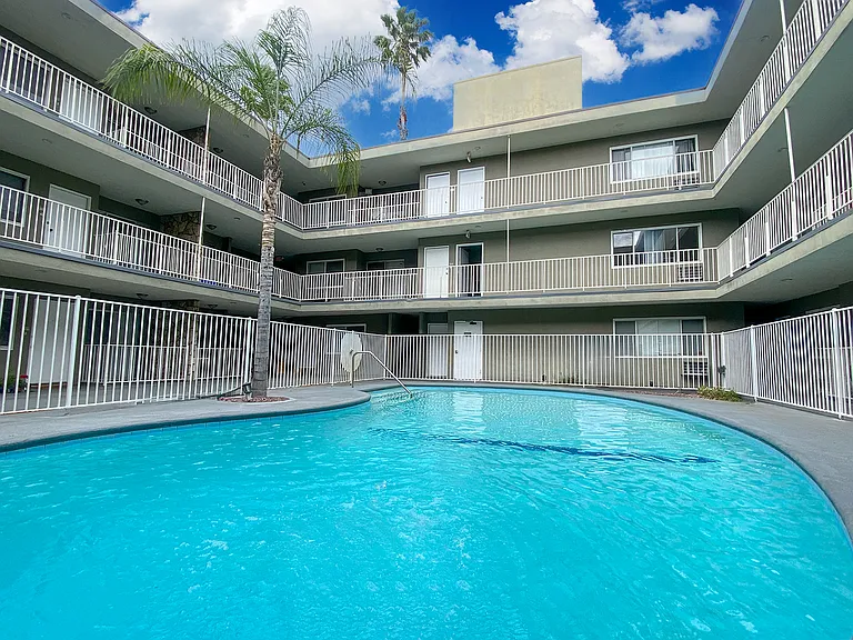 Capri Apartments — Photo 12