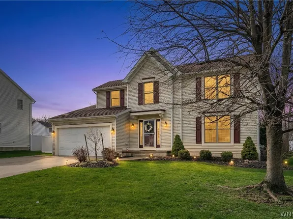 3494 Parkwood Cmn, Hamburg, NY 14075