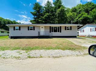 5 Sunday Ln, West Hamlin, WV 25571