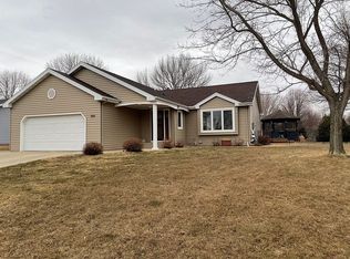 1104 Skyline Dr, Marshall, MN 56258