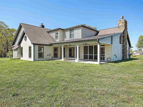 5th image of 121 Oakwood Pl