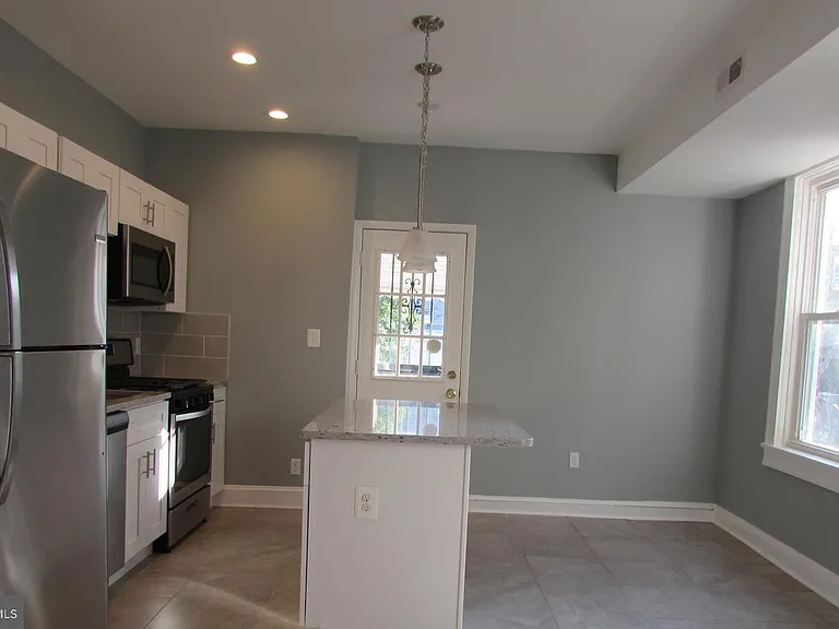 2735 Chesterfield Ave — Photo 5