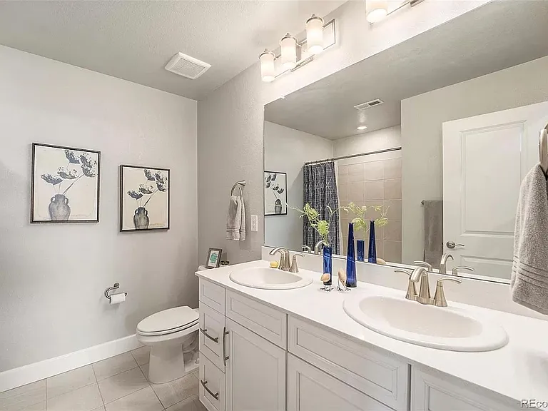 Common full bath with bathtub on second level.