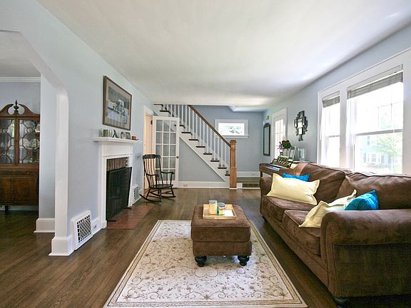 Bright and sunny living room