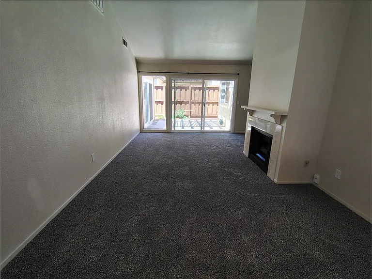 1005 Sylvan Meadows Dr — Photo 3