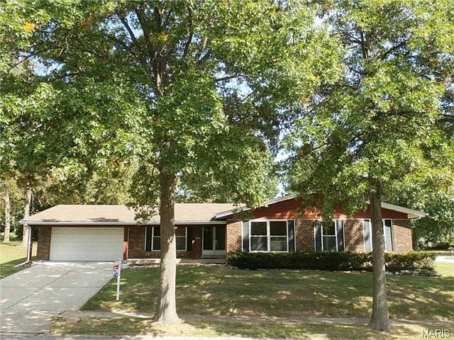 1st image of 992 Amsterdam Dr