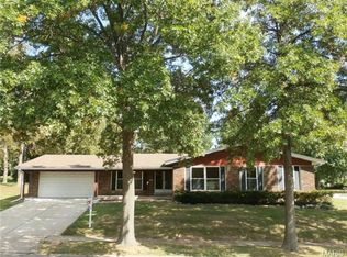 992 Amsterdam Dr, Ballwin, MO 63011