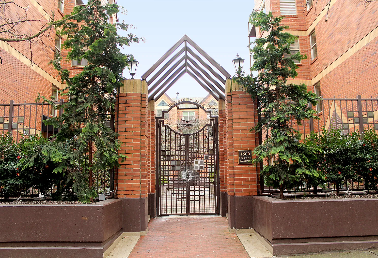 Spacious SW Condo with Patio Overlooking the Park Blocks - Walk Score 99! — Photo 1