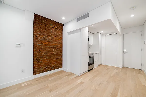 Rented by REAL New York | media 17