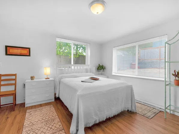 9721 Linden Ave N, Seattle, WA 98103
