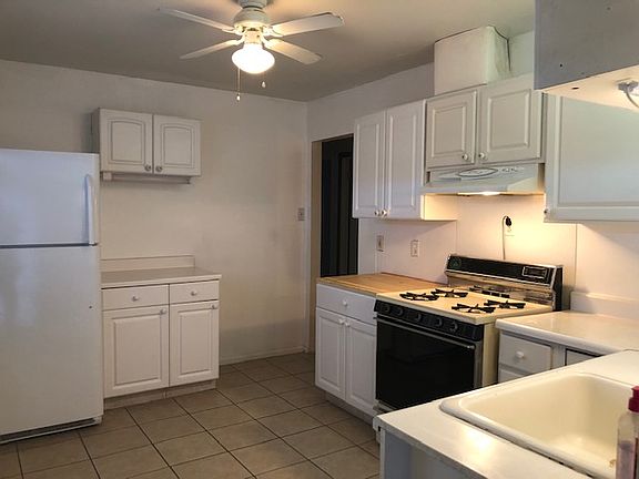 2nd image of 2912 Solano Dr NE