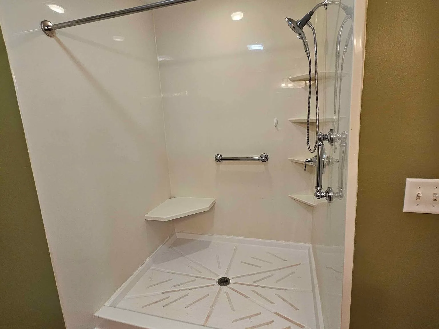4 bed, 3000 sqft, $2,795 — Photo 3