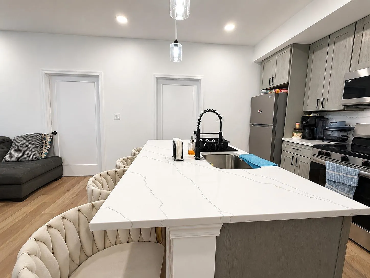 2 bed, 1.0 bath, $2,500 — Photo 3