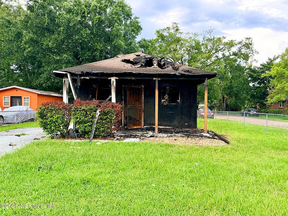 2nd image of 1403 W 18TH Street