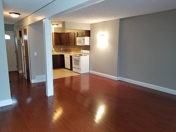 5th image of 10806 Seward St