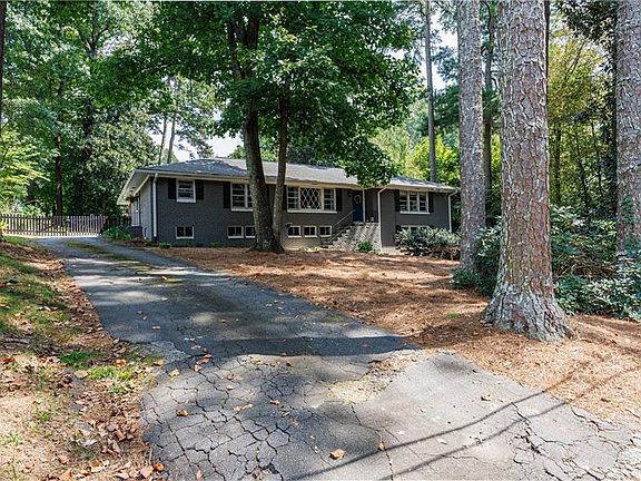 3rd image of 119 Rhodes Dr