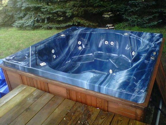 Hottub off the deck, needs new cover.