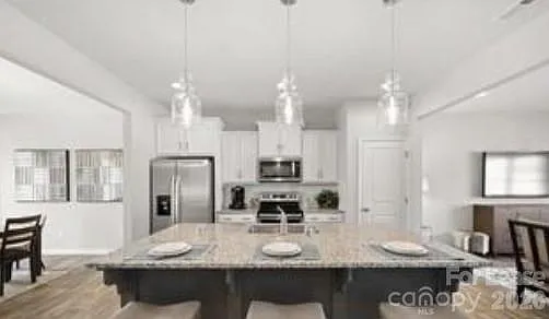 3 bed, 2.5 bath, 1901 sqft, $2,379 — Photo 3
