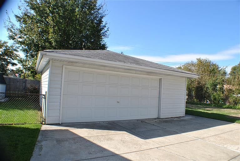 2nd image of 9410 Forrest Dr
