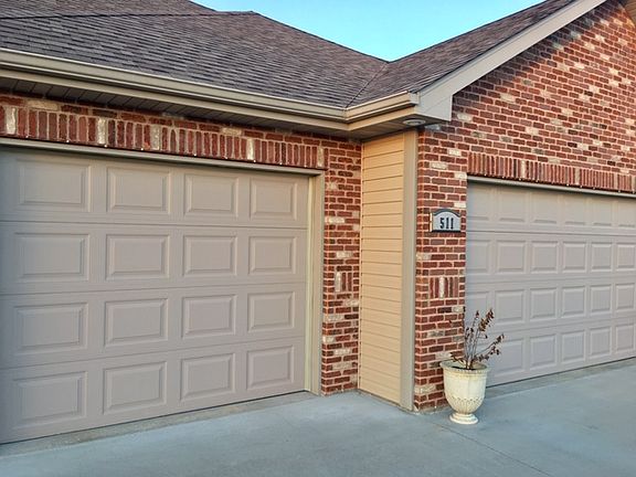 Spacious 3 car garage