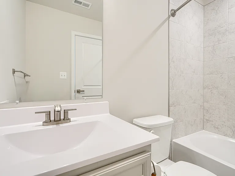 2024 Bolton St — Photo 17