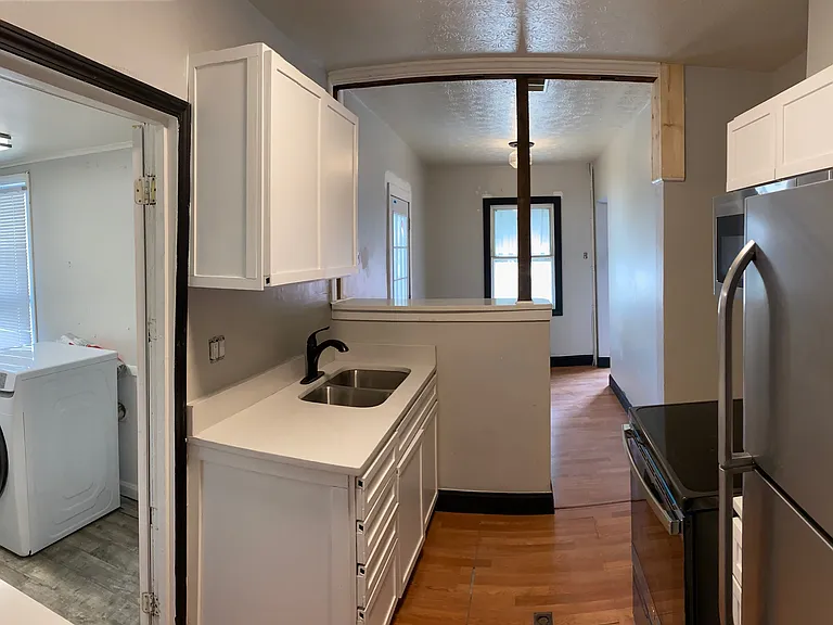 525 5th Ave — Photo 7
