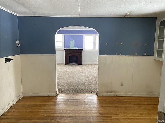 3rd image of 102 Garrett Dr