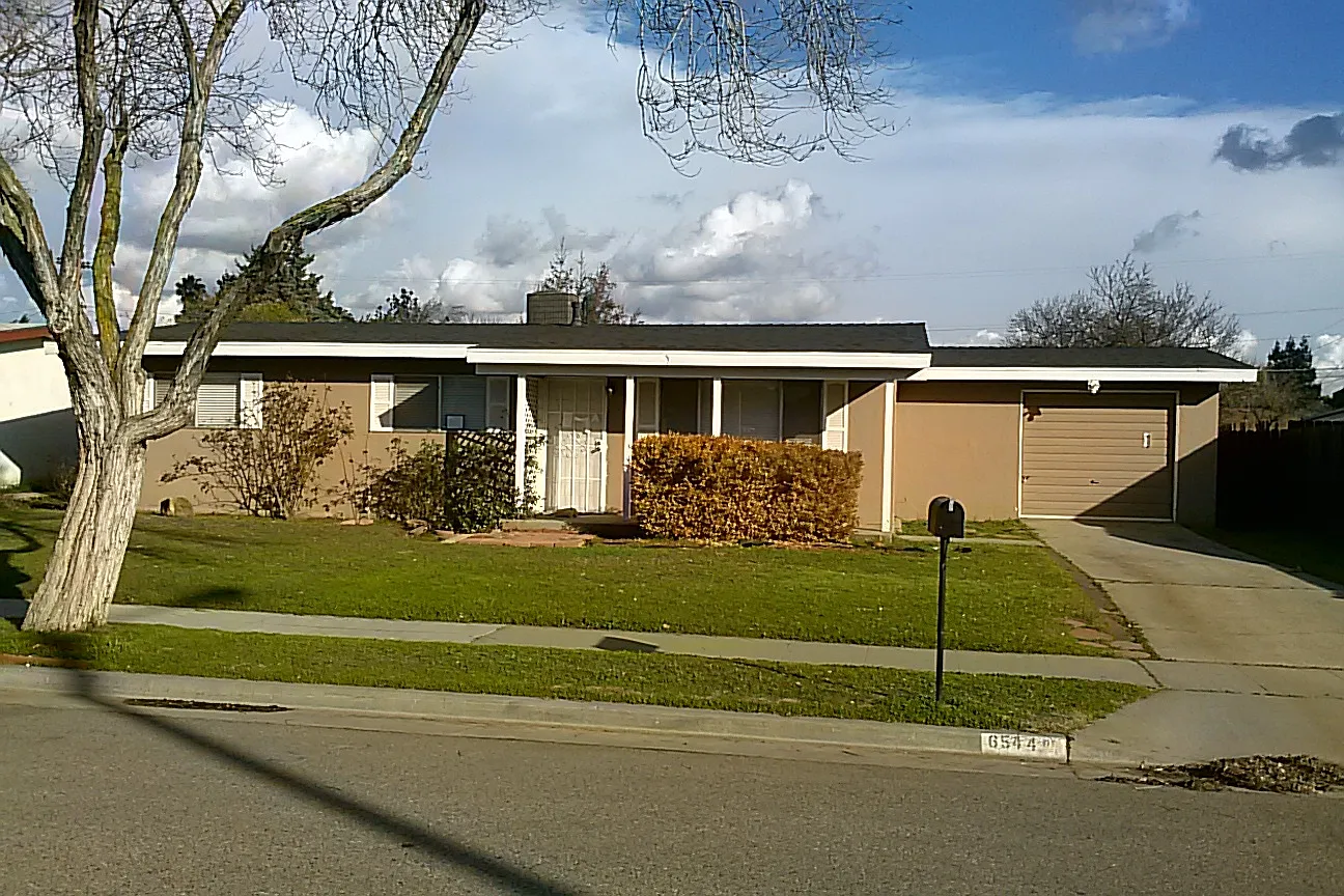 6544 N Del Mar Ave photo 1