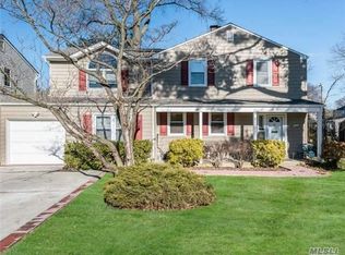 264 Hillturn Ln, Roslyn Heights, NY 11577