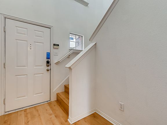 3rd image of 2474 Southcourt Cir