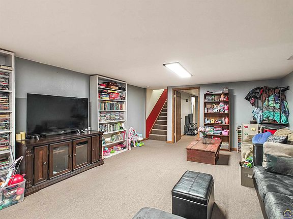 4th image of 102 Walnut Ct
