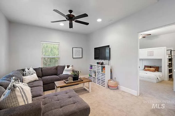 1267 E Spinnaker Ln — Photo 24