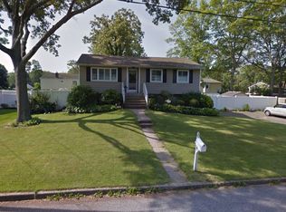 16 Starr St, Port Jefferson Station, NY 11776