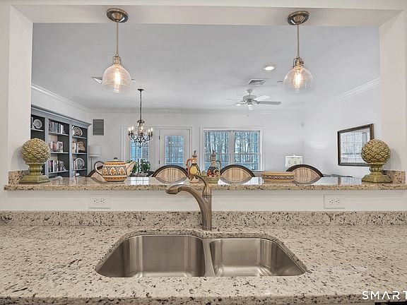 4th image of 77 Sunset Lane #213